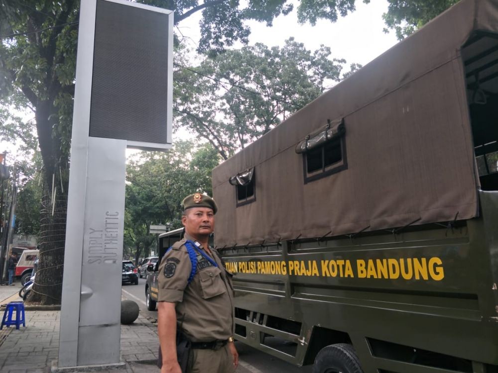 Satpol PP Kota Bandung Takut Pidana UU Cipta Kerja?
